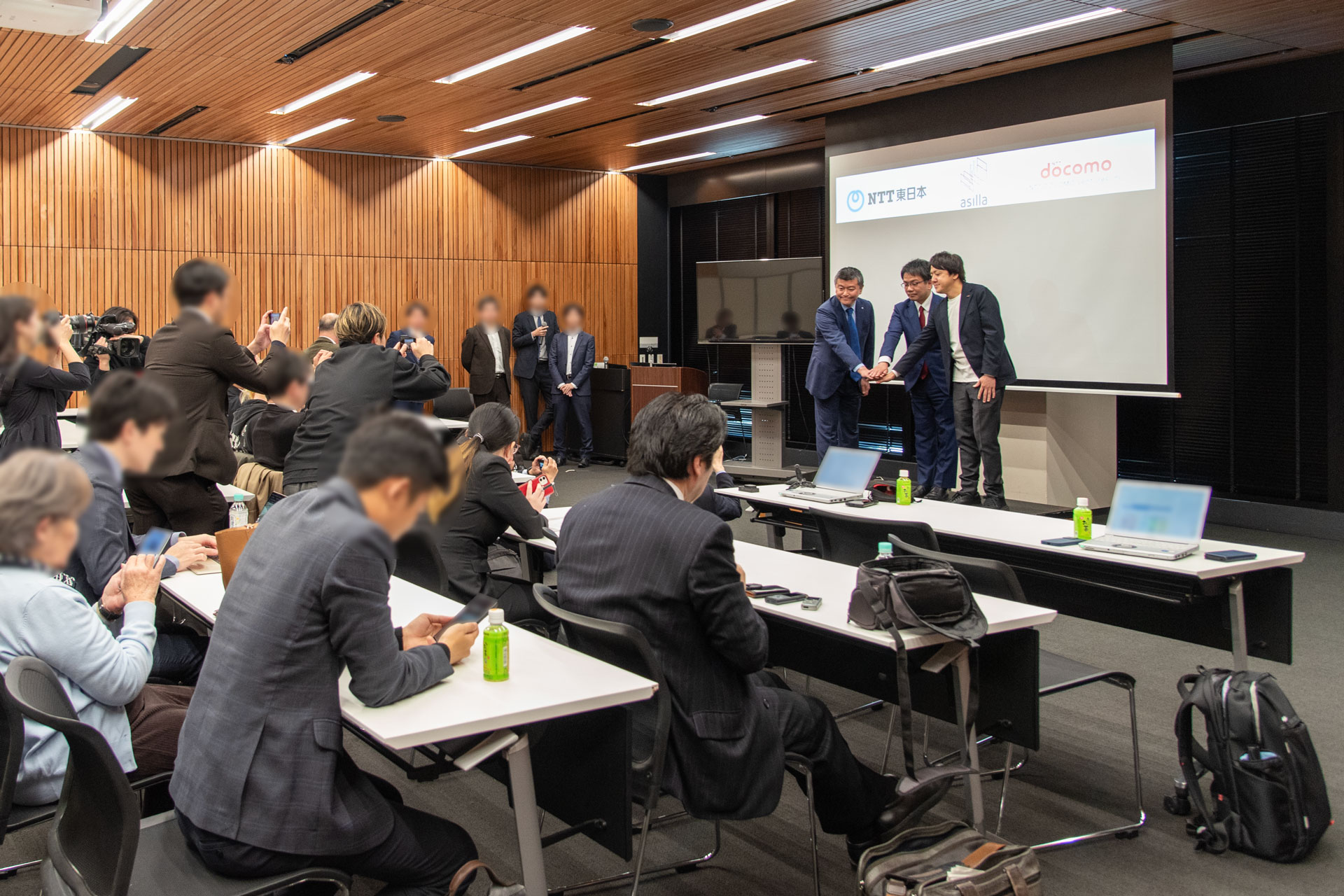 【ホール】新サービス発表記者会見