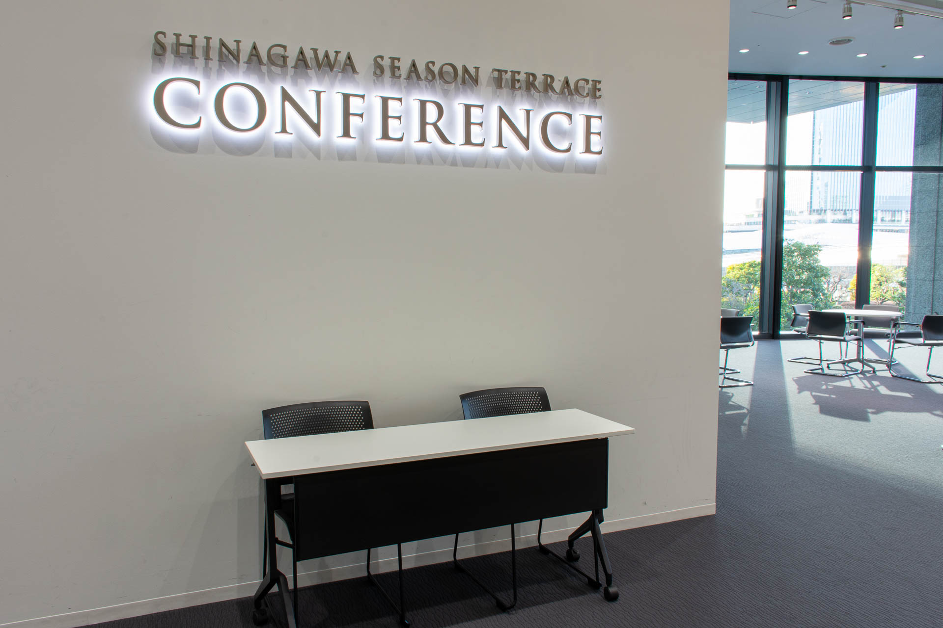 【備品リニューアル】会議机・椅子が新しくなりました！